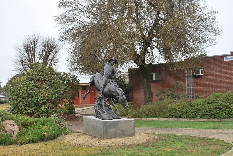 'Man from Snowy River' statue in Corryong, Victoria, home of The Man from Snowy River Bush Festival. Wikicommons.