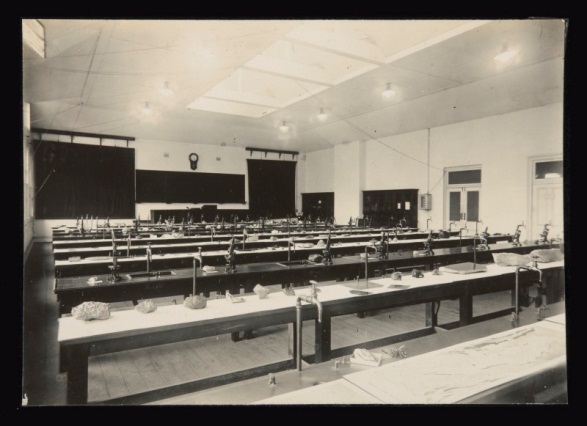 Geology classroom at the University of Sydney. Image courtesy the Joplin Family. 