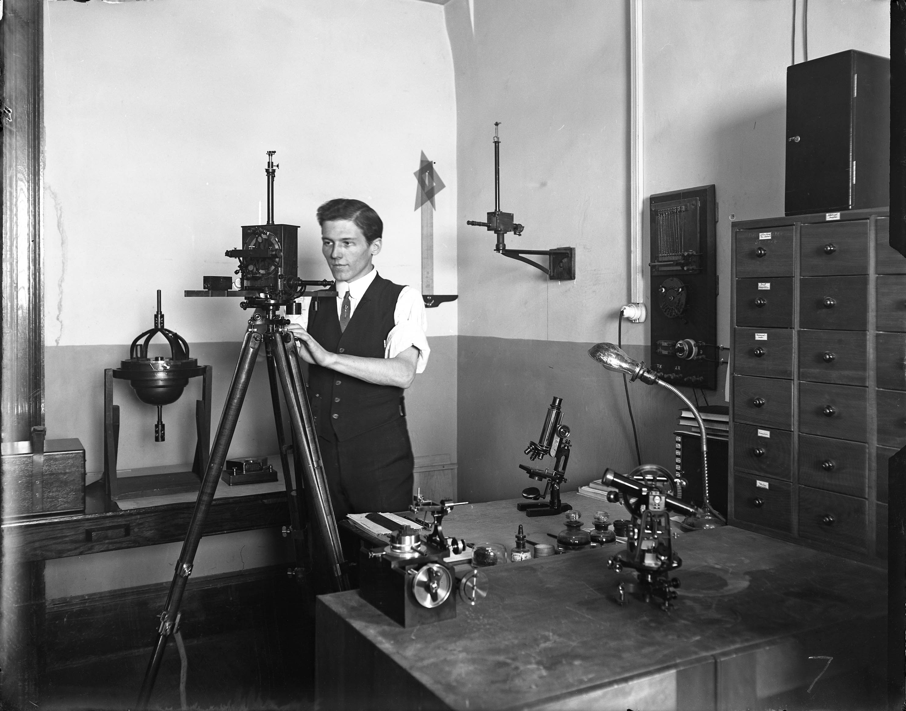 Theodolite-magnetometer set up in the Department of Terrestrial Magnetism's workshop, 190? Established in 1908, the workshop was under control of chief instrument maker Adolf Widmer. Image: Carnegie Institution of Washington, Department of Terrestrial Magnetism.