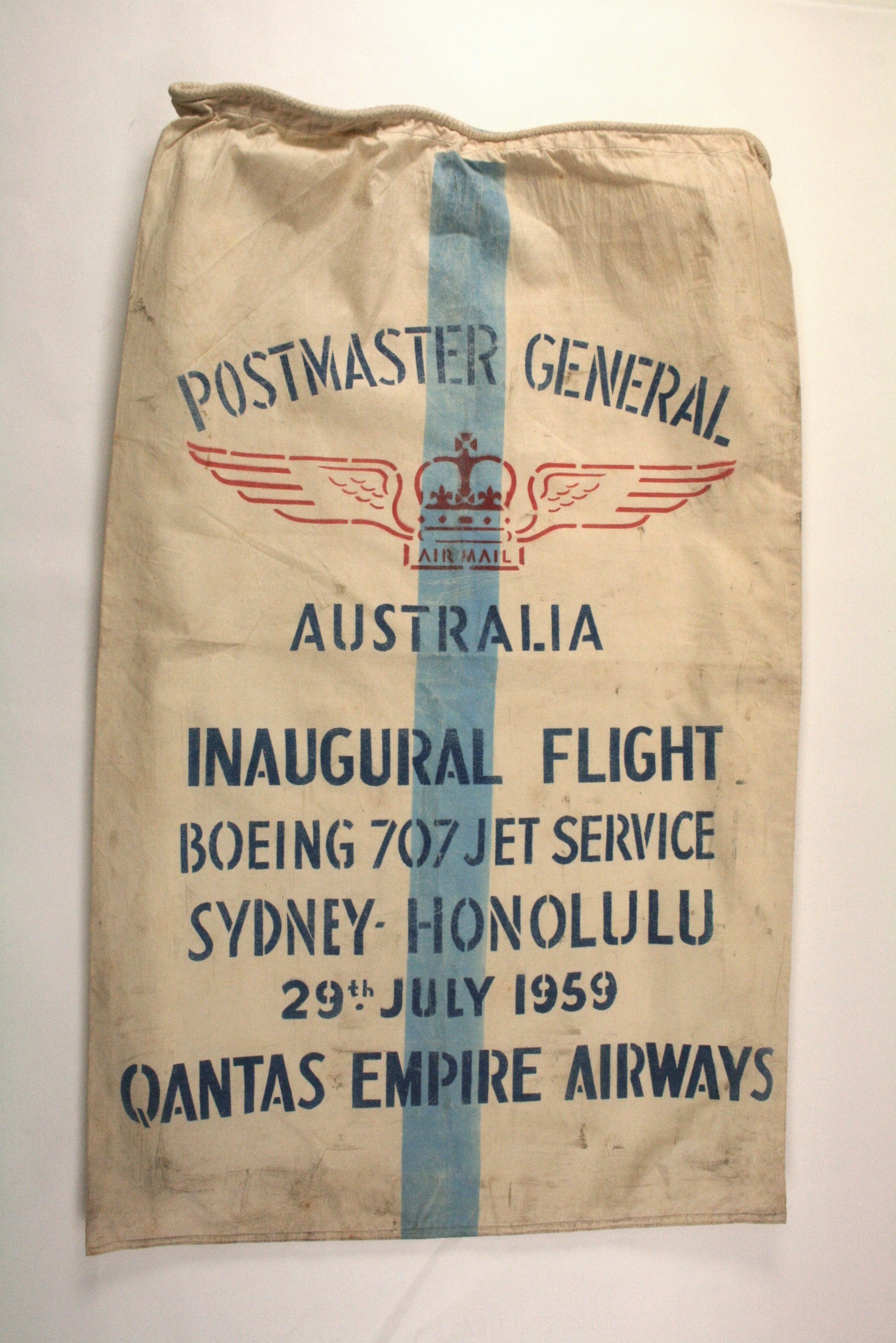 Airmail bag from the inaugural flight of Qantas' Boeing 707 jet service from Sydney to Honolulu, 29 July 1959. Australia Post Historical collection, National Museum of Australia.