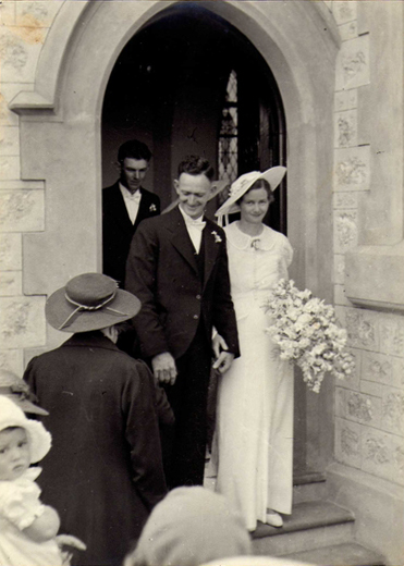 Flora Weller and Albert Mason on their wedding day, 13 November 1937. Photographer unknown. Courtesy Debra Leigo.